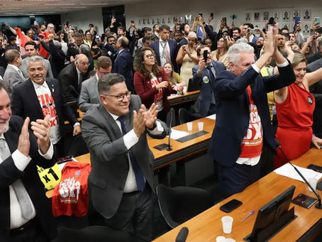 Comissão da Câmara aprova PEC que reduz jornada para 40 horas e acaba com escala 6x1