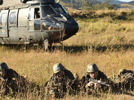 Aman promove treinamento militar com operações diurnas e noturnas na divisa entre Rio e São Paulo