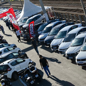 Feirão de carros ou privatização da cidade? O fechamento da Avenida Roosevelt Brasil merece explicações