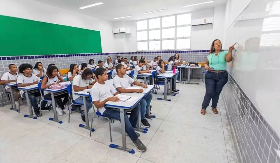 Governo do Rio amplia jornada de professores e convoca mais 2,2 mil docentes para migração de carga horária