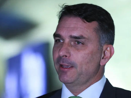 PL convoca reunião de emergência após crise envolvendo Flávio Bolsonaro e filme sobre Jair Bolsonaro