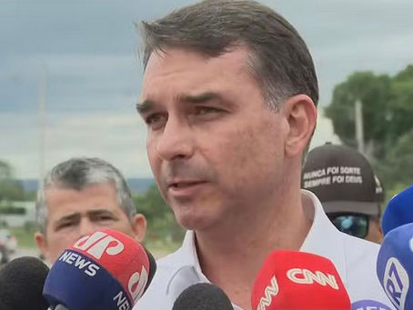Federação aciona TSE contra Flávio Bolsonaro por vídeos com IA sobre desfile no Rio