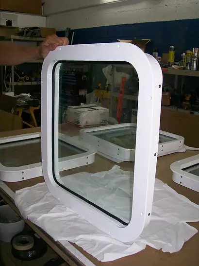 UNMF-R 400 SERIES SIDE VIEW.webp