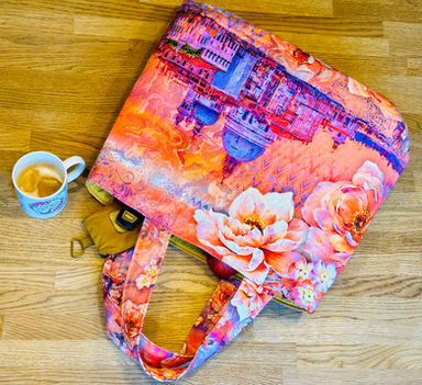 Shopper aus Canvas in fröhlichen Farben