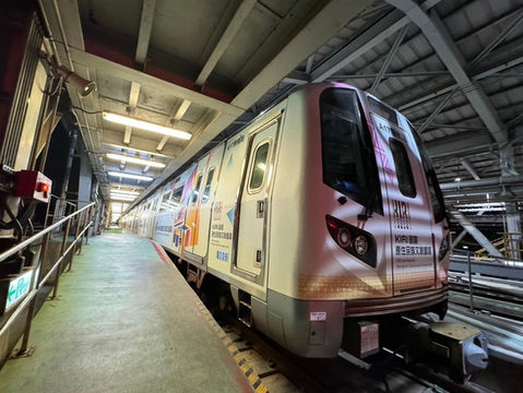 國際原住民族文創園區彩繪車