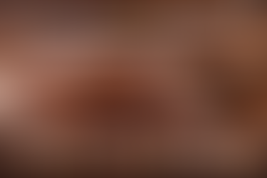 Tepsiye yayılmış, dilimlenmiş ve kurutulmaya hazır ev yapımı pekmezli pestil