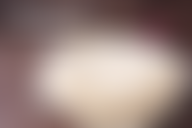 Evde mısır ve buğday nişastası ile hazırlanmış ince güllaç yaprakları üst üste dizilmiş halde.