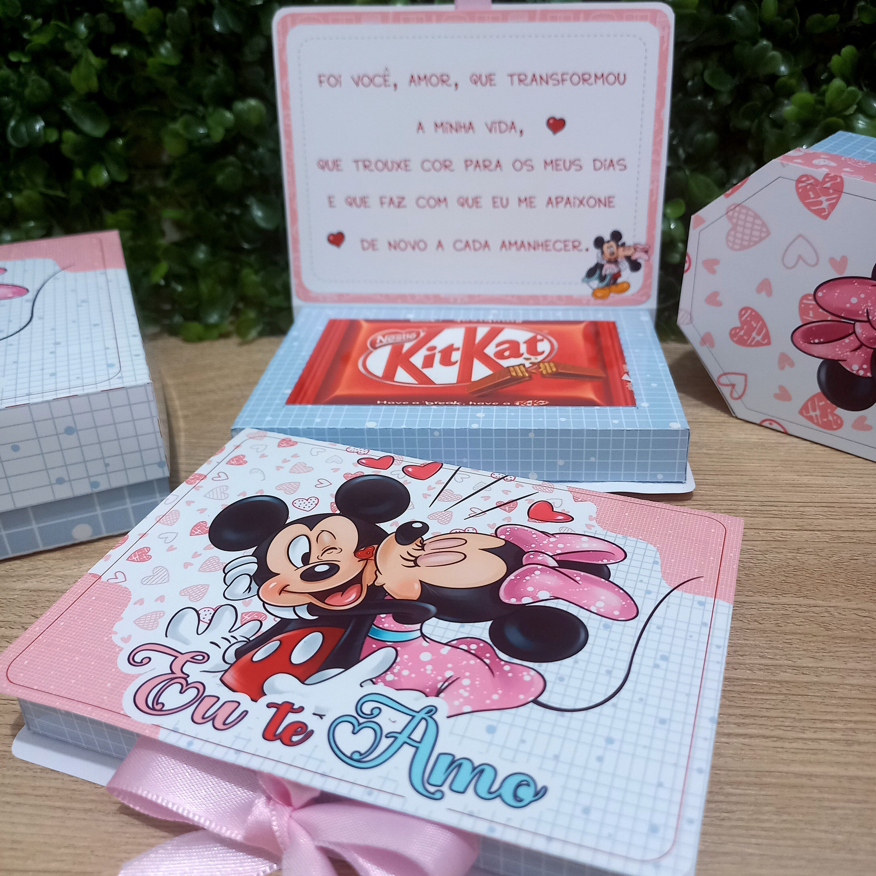 CAIXA KITKAT - COLEÇÃO MICKEY E MINNIE