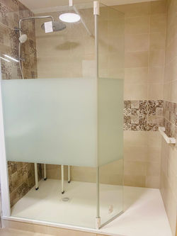 douche adaptée pour personne âgée