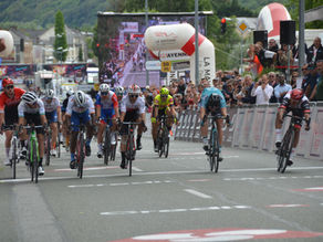 Cofidis maîtrise et Thomas l'emporte, victoire à Laval du Colombien Molano