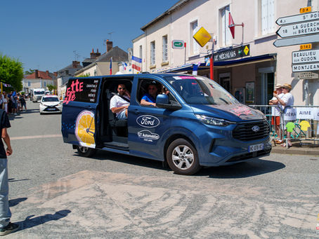Le Levrette Café et les Boucles de la Mayenne - Crédit Mutuel partagent l’art de la convivialité.
