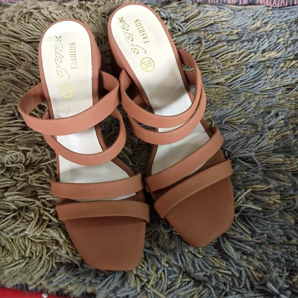 Sandales à talons / heeled sandals