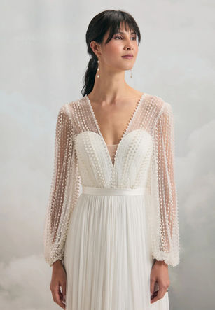 cora gown schlichtes brautkleid mit perlen und langem arm brautmode fulda