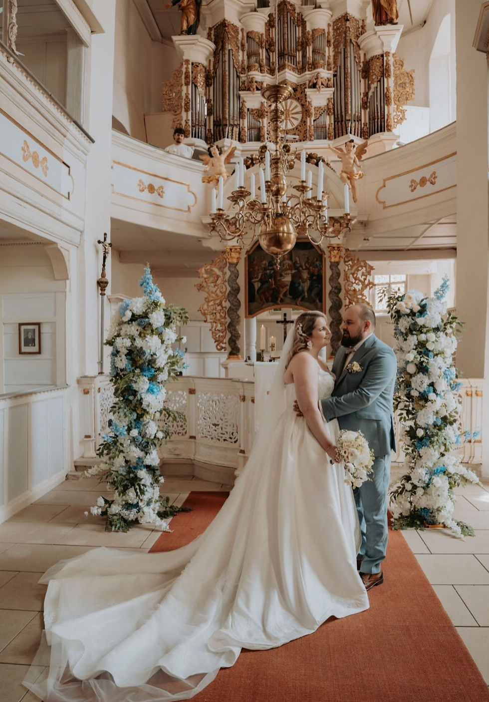 BRAUTMODE FULDA BRAUTMODENGESCHÄFT MIT MODERNEN BRAUTKLEIDER UND STANDESAMTOUTFITS FULDA HOCHZEITSFOTOGRAF FÜR MODERNE HOCHZEITSBILDER