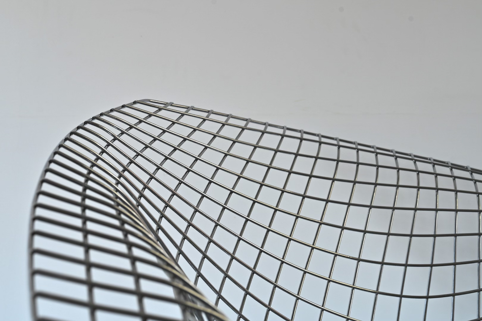 Miniature : #bertoia #harrybertoia #diamond #galeriebikini #vintage  #fauteuil #bertoiachair #modernisme #minimalisme #fonctionnalisme
