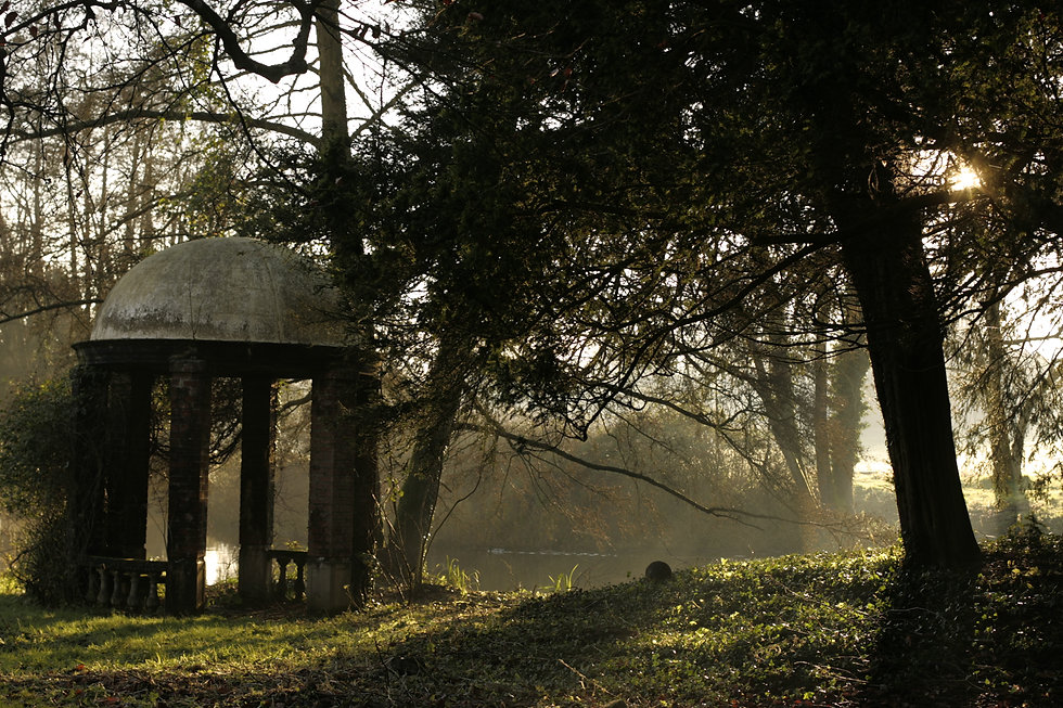 Garden-temple-near-the-lake-of-Purton-Ho