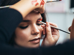 Makeup-artist