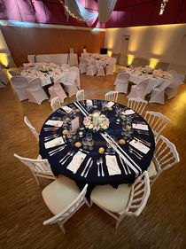 Location de chaise en bois dos croisés pour votre Mariage, soirée de gala, soirée d'entreprise...Sur Fougères, Rennes, Vitré, St Malo, Dol de Bretagne, Antrain... en Ille et Vilaine 35 mais aussi en Bretagne, Normandie, Pays de la Loire...