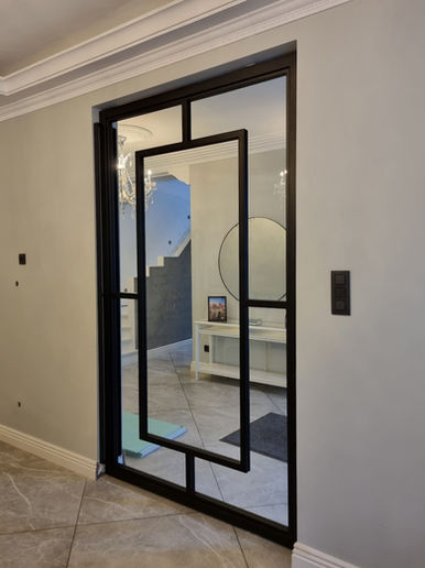 Porte pivot personnalisée avec couleur et vitrage choisis par le client