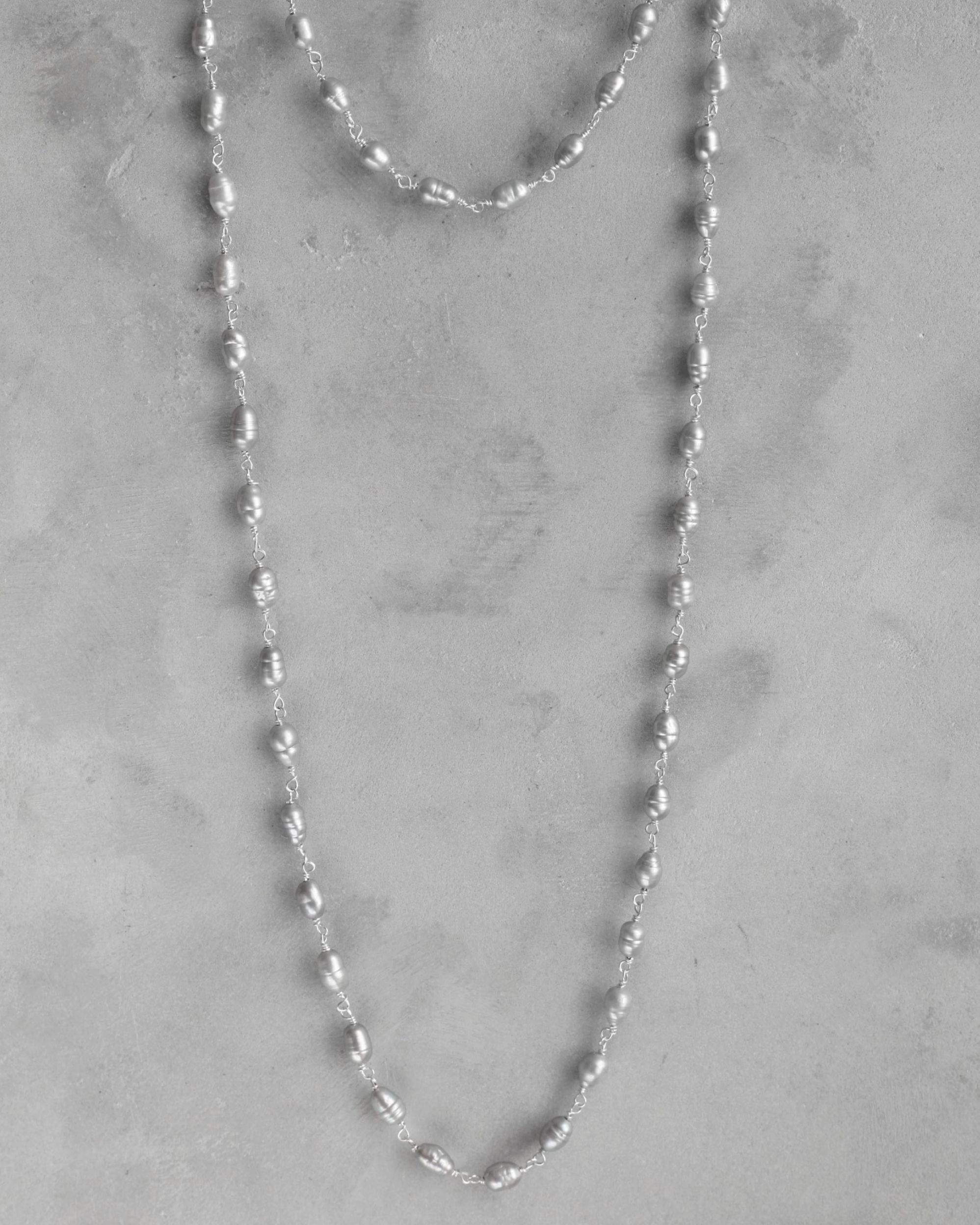 Colar de pérolas Alegra