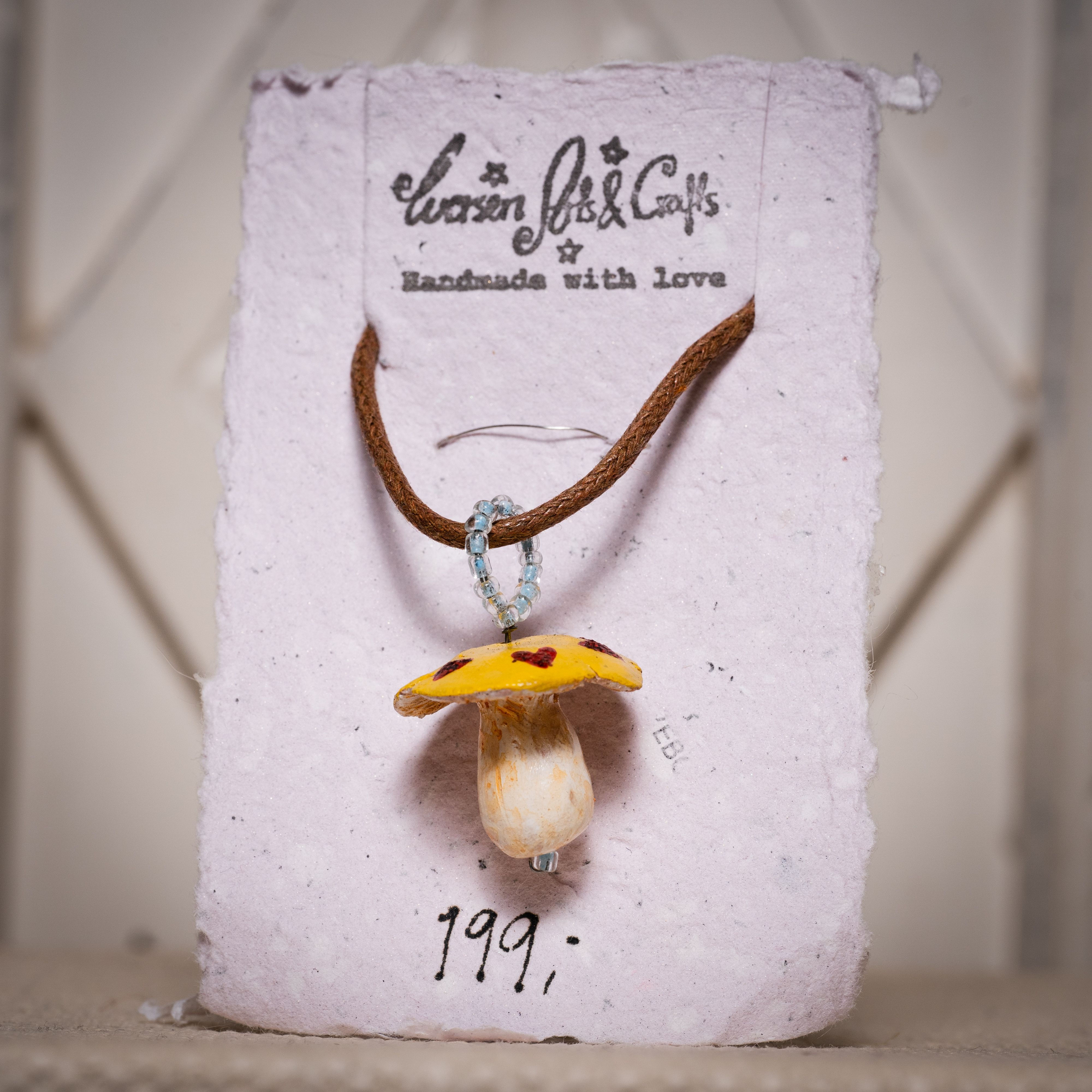 sopp smykke s, gul med røde hjerter