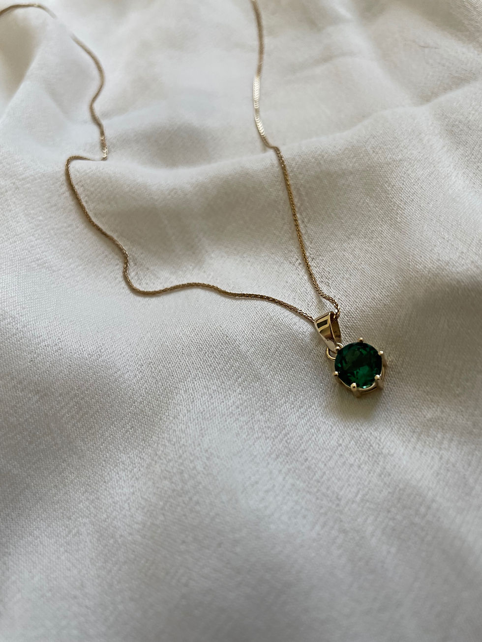 תמונה ממוזערת: שרשרת אמה