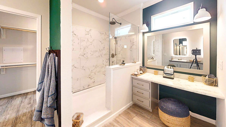 Vintage-Farmhouse-Flex-by-Palm-Harbor-Homes-Bathroom 1_edited.jpg