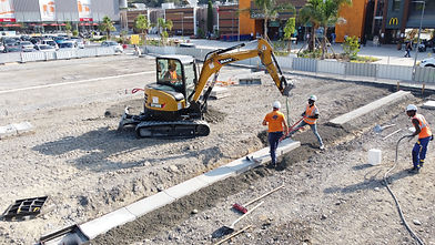 Location mini pelle urbaine 5t avec brh a Menton