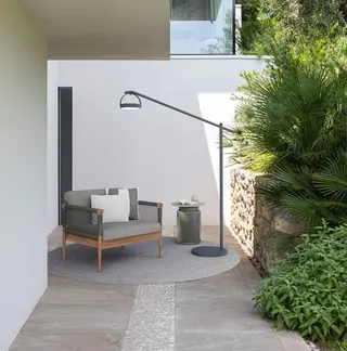 ORBIT Outdoor Lamp – Positioned in a high-end residential outdoor setting.