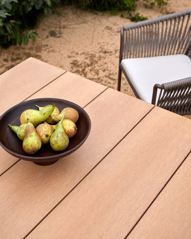 outdoor table and chairs
