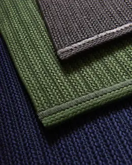 RAFFAELLO Outdoor Rug – Close-up of handwoven texture and available colour variations.