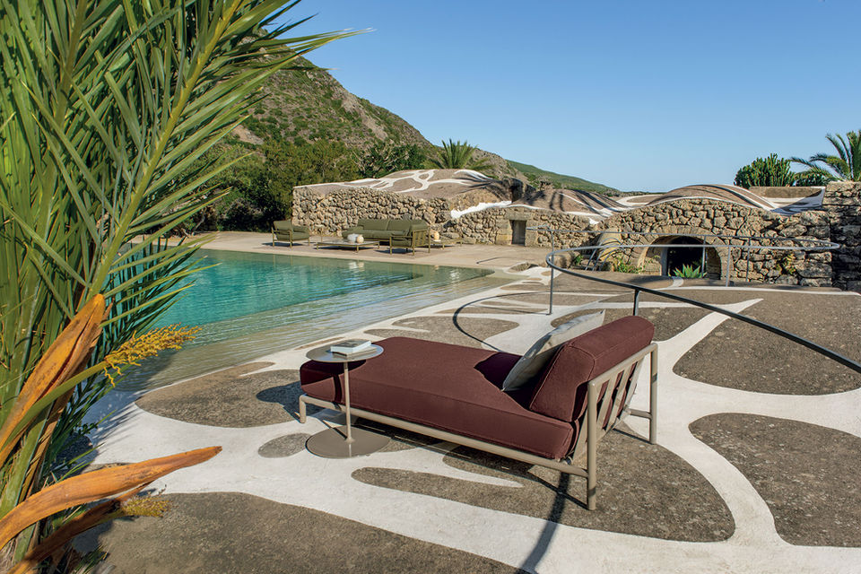 ETHIMO LODGE outdoor daybed in poolside lounge setting
