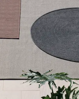 MICHELANGELO Outdoor Rugs – Close-up details of handwoven texture in a residential outdoor space.