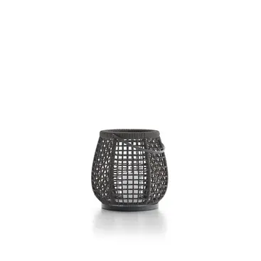 LUDO Lantern – Studio product shot featuring woven textilene and aluminium frame.