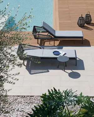 DREAM chaise lounge with UV‑resistant textile weave and lightweight aluminium frame for relaxed outdoor seating.