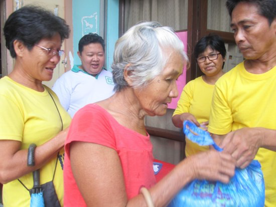 packed & distributed 500 food packs (rice, noodles, corned beef). 350 packs for