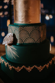 art deco inspired wedding cake