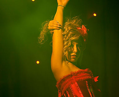 burlesque dancers, hens party burlesque class, hens night party ideas, dance class, burlesque dance