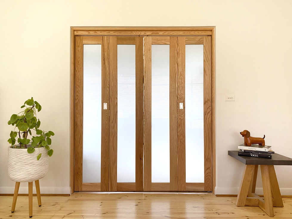 Red oak bi-fold interior doors with glass panelling in 1950s home