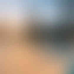 Winterlandschaft mit Schnee bei Sonnenaufgang in Schweden