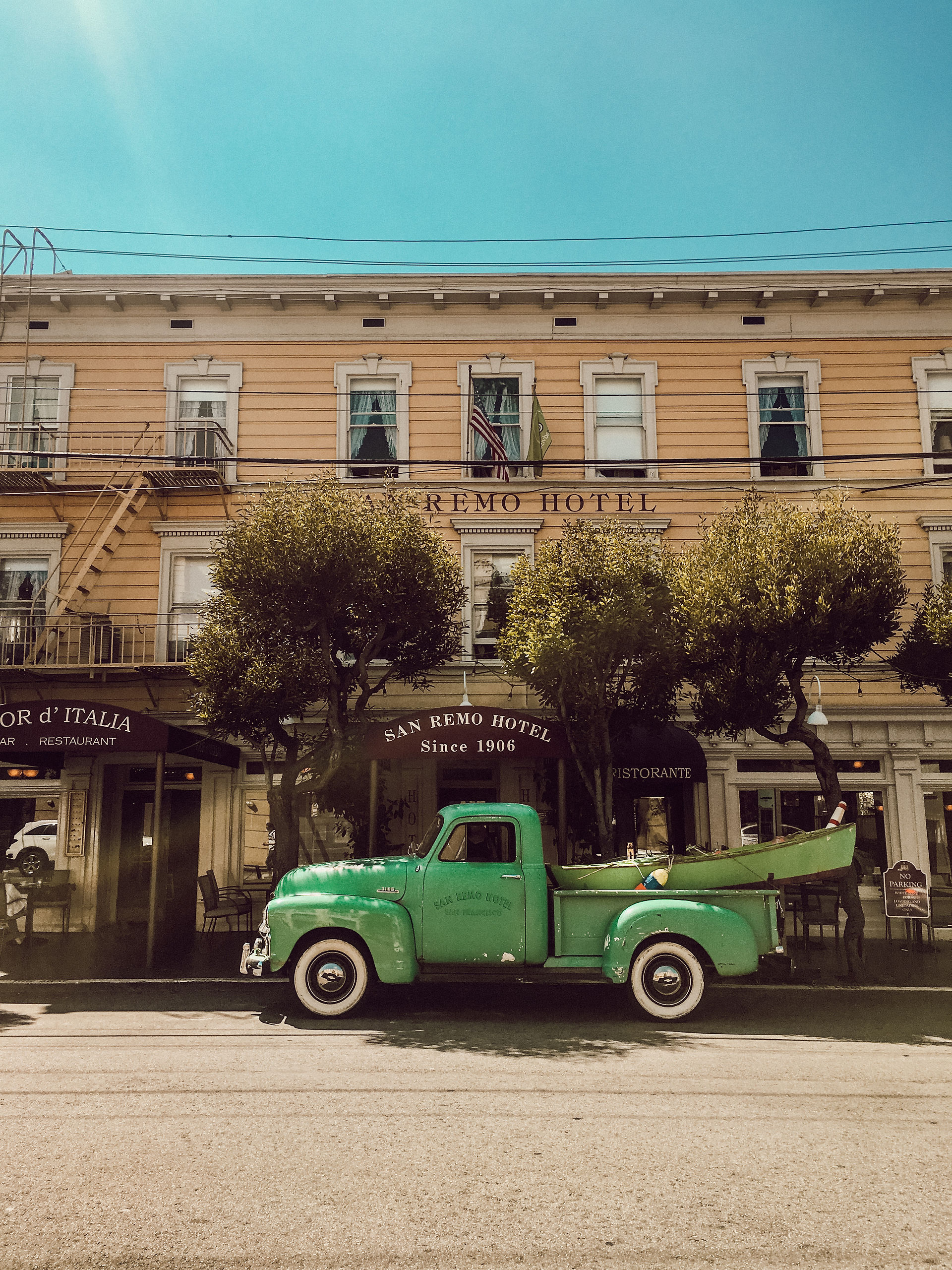 Auto aus den 50er-Jahren vor dem San Remo Hotel San Francisco