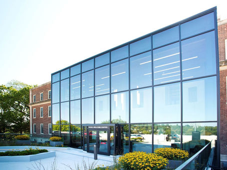 The renovated Hugel Welcome Center in Markle Hall on the Lafayette College campus offers a bright and warm reception to students, faculty, staff, alumni, and visitors. It’s the first U.S.-based project to feature VacuMax™ Vacuum Insulating Glass (VIG) by Vitro. (Photography: Jim Cunningham)