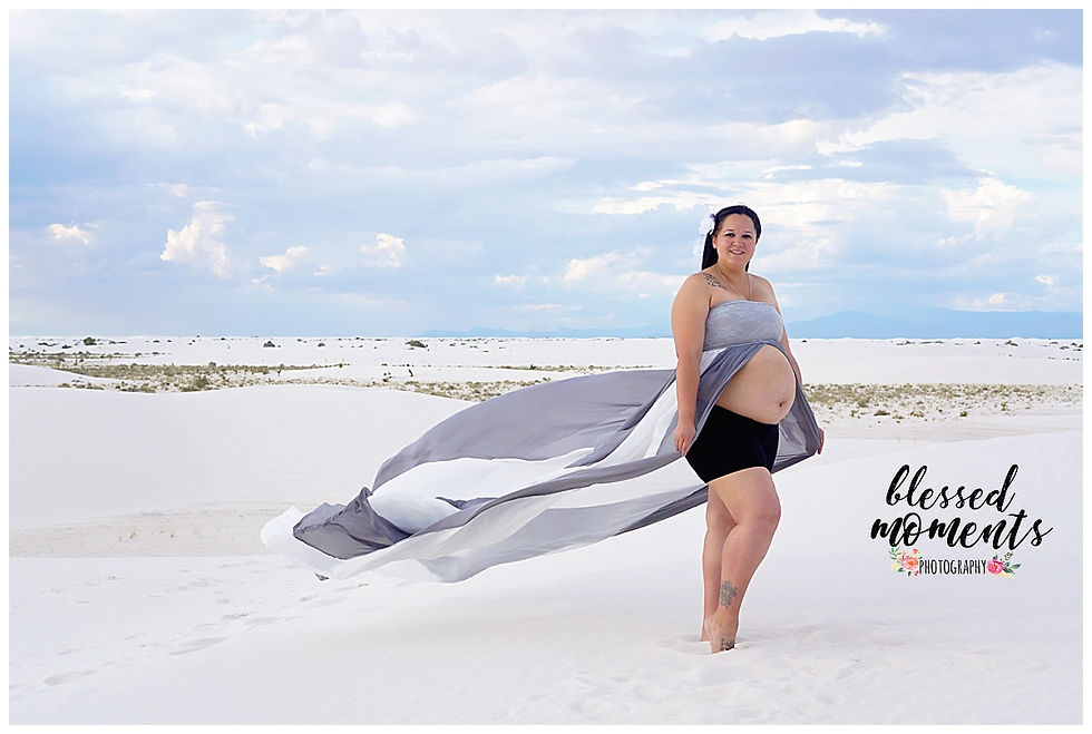 Mama pregnant with quadruplets photographed at White Sands National Monument