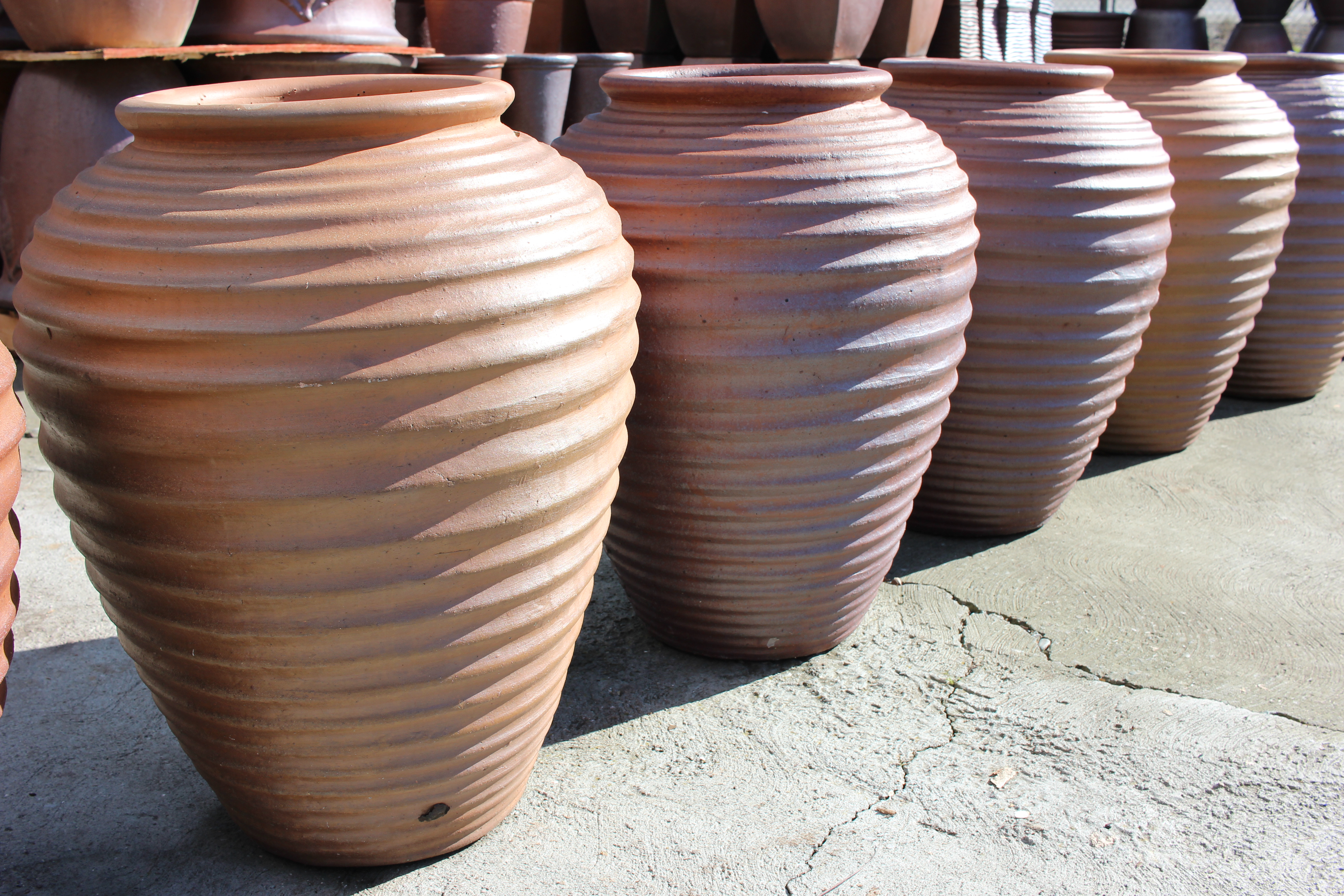 Horizontal Ribbed Water Jar