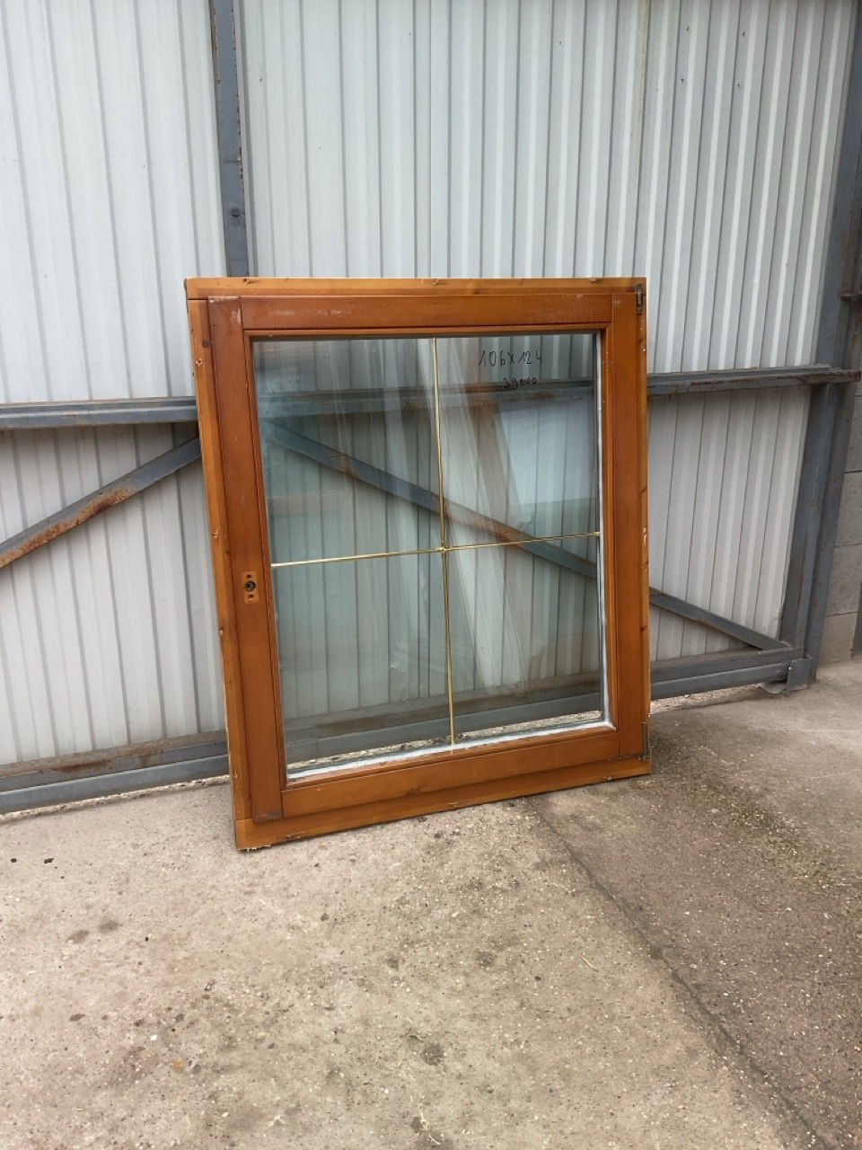 1db 106x124 bukó-nyíló (DÍSZOSZTÓS)