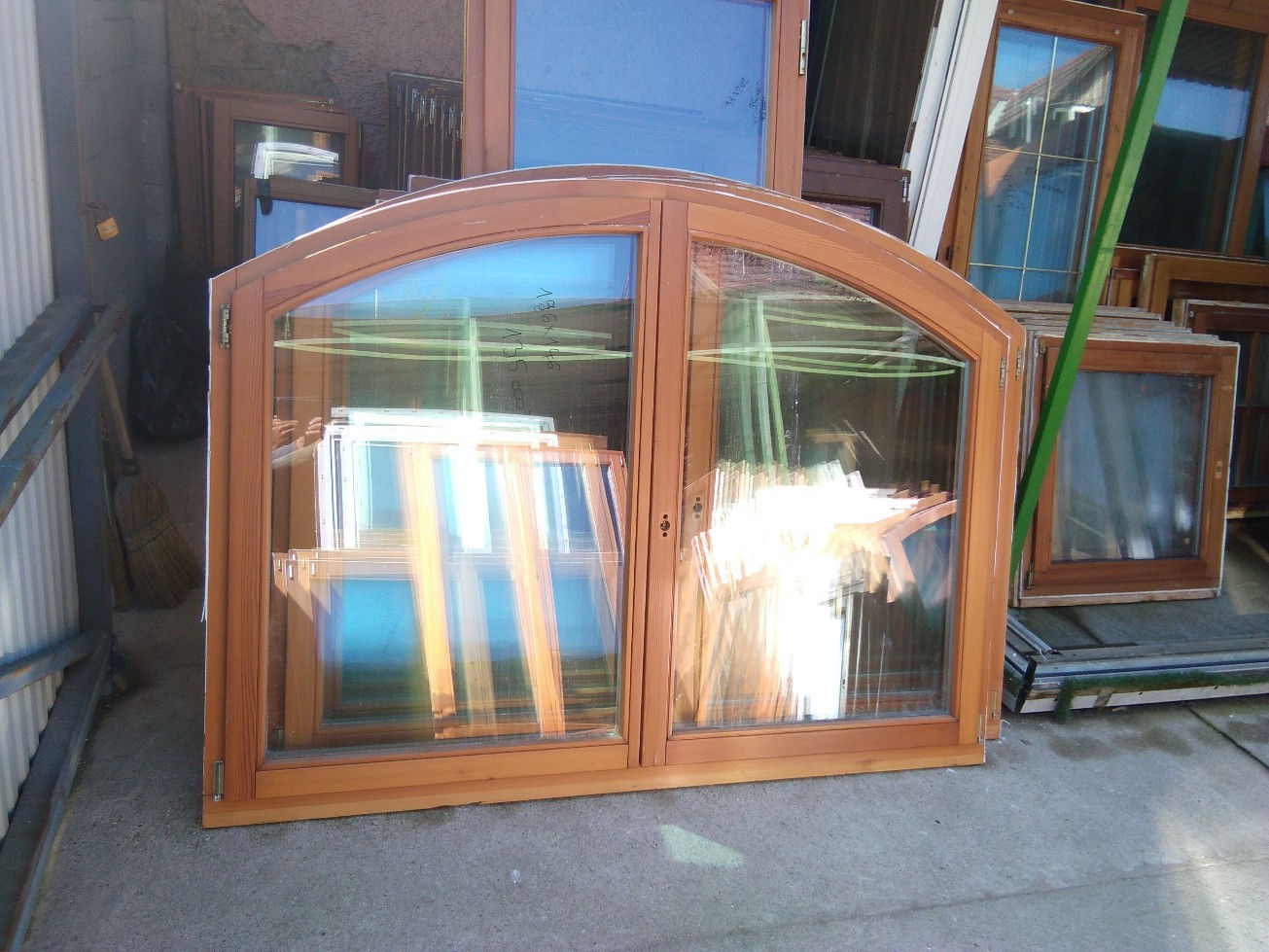 1db 196x146 nyíló/bukó-nyíló (BOLTÍVES)