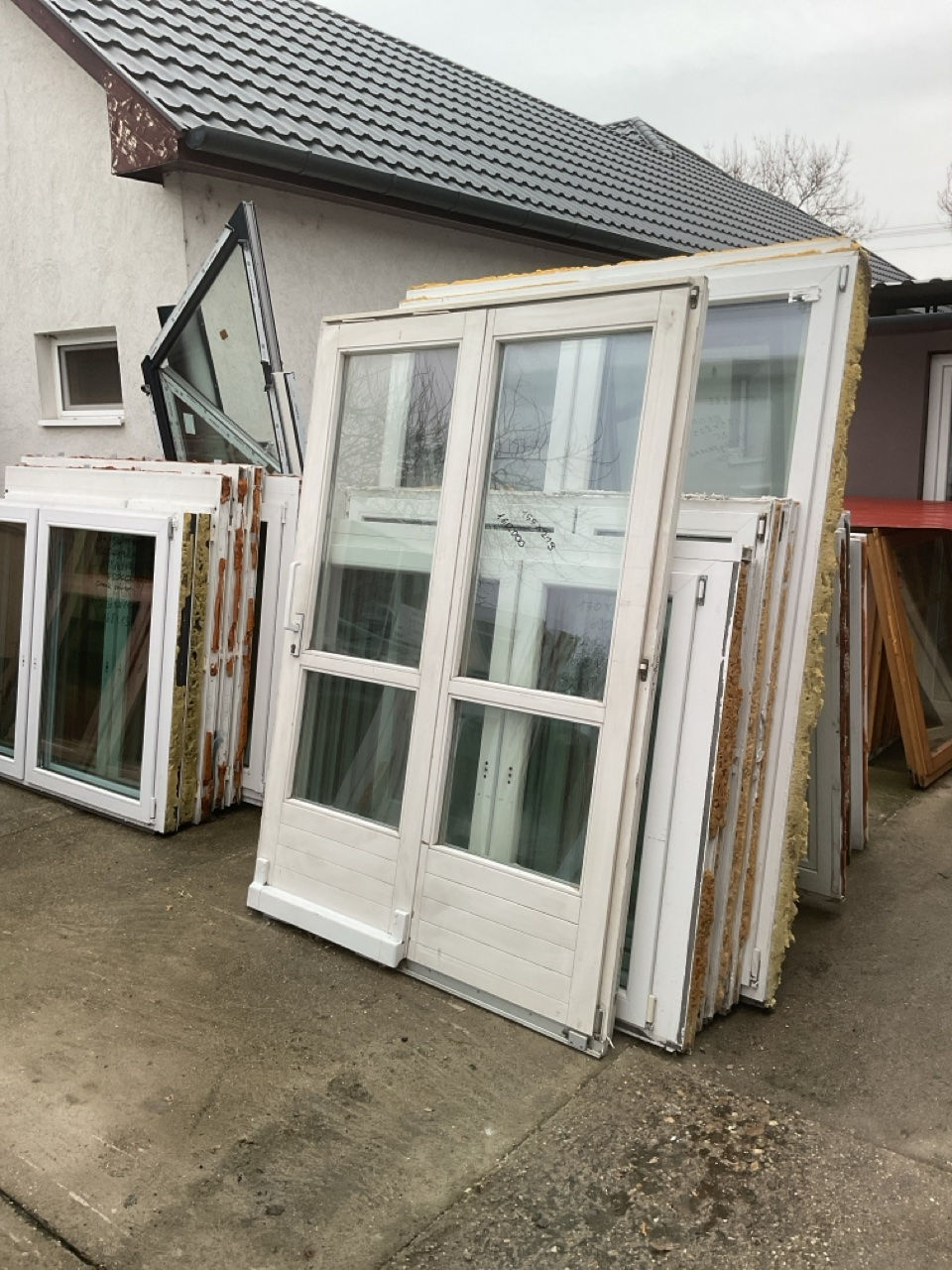 1db 155x219 toló fa teraszajtó (OSZTOTT ÜVEGES)