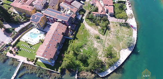 Real Estate Investment
Lakeside building plot with approved boat moorings
Total plot area 2,930 sqm developed
2 buildings with a total of 2,196 sqm of living space
Breakdown:
30 apartments
25 underground parking spaces
