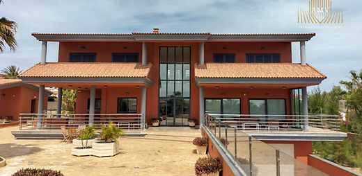 EXCLUSIVE
Villa with unobstructed sea views
in Parque Holandés
Year built 2001
Immaculate condition
Extremely quiet location
Main house with 3 levels (garage, ground floor & upper floor)
Annex
BBQ house with outdoor kitchen
7 bedrooms
9 bathrooms
Garage with wallbox
Wine cellar
Utility room
Pool with outdoor shower
Glazed pavilion
Plot size 2,674 m²
Built area 826 m²