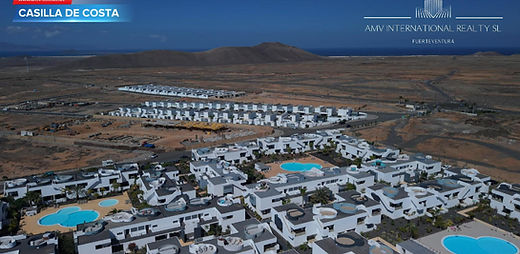 The Residential Complex CASILLA DE COSTA
Privileged location in Villaverde, in the north of the island.
This area offers an exceptional natural setting with panoramic views of the sea and mountains, creating a tranquil and exclusive environment for residents.
180 new-build apartments
60 new-build townhouses
37 new-build villas